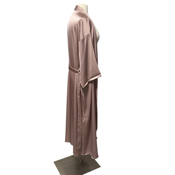 Elegant Satin Robe in Mauve - Picture 3 of 9